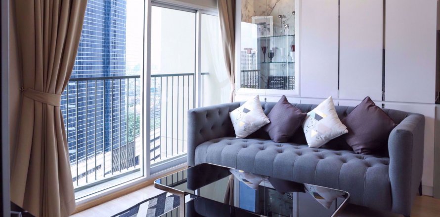 Condominio de 2 dormitorios en Huai Khwang, Bangkok, Tailandia № 77034