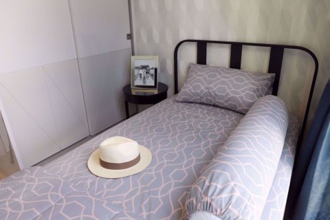 Condominio de 2 dormitorios en Huai Khwang, Bangkok, Tailandia № 77034 - foto 12