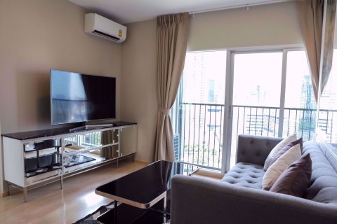 Condominio de 2 dormitorios en Huai Khwang, Bangkok, Tailandia № 77034 - foto 11