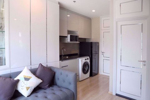 Condominio de 2 dormitorios en Huai Khwang, Bangkok, Tailandia № 77034 - foto 4