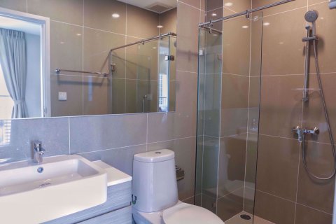 Condominio de 2 dormitorios en Huai Khwang, Bangkok, Tailandia № 77034 - foto 9