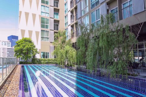 Condominio de 2 dormitorios en Huai Khwang, Bangkok, Tailandia № 77034 - foto 20