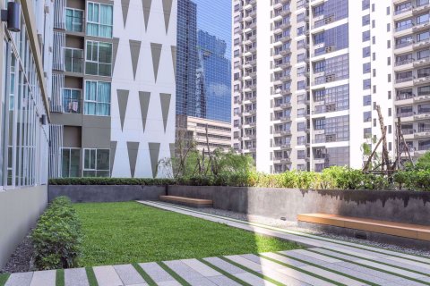 Condominio de 2 dormitorios en Huai Khwang, Bangkok, Tailandia № 77034 - foto 19