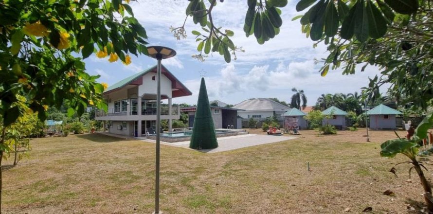 Hotel en Sattahip, Tailandia № 132474