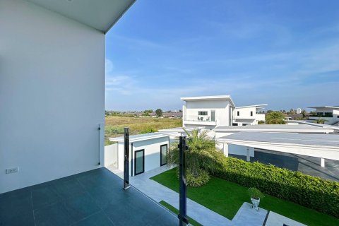 Casa de 4 dormitorios en Hua Hin, Tailandia № 125393 - foto 2