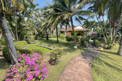 Casa de 4 dormitorios en Hua Hin, Tailandia № 125397 - foto 10