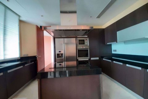 Condo in Bang Rak, Bangkok, Thailand, 3 bedrooms  № 76854 - photo 11