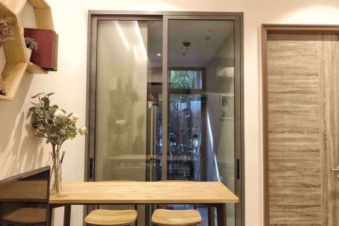 Condominio de 1 dormitorio en Khlong Toei, Bangkok, Tailandia № 76850 - foto 3