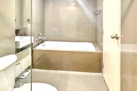 Condominio de 2 dormitorios en Khlong Toei, Bangkok, Tailandia № 120495 - foto 9