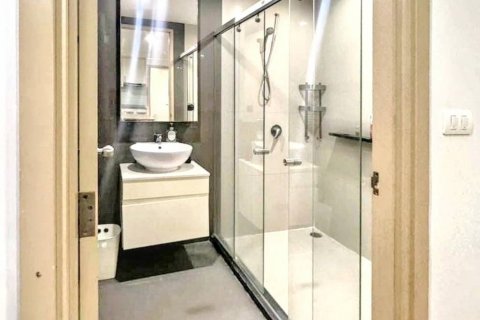 Condominio de 2 dormitorios en Khlong Toei, Bangkok, Tailandia № 120495 - foto 8