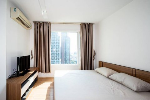 Condominio de 2 dormitorios en Khlong Toei, Bangkok, Tailandia № 126629 - foto 5