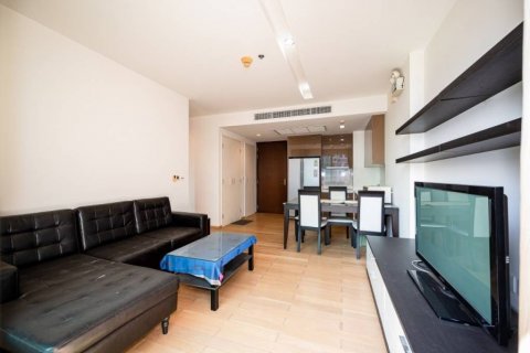 Condominio de 2 dormitorios en Khlong Toei, Bangkok, Tailandia № 126629 - foto 2