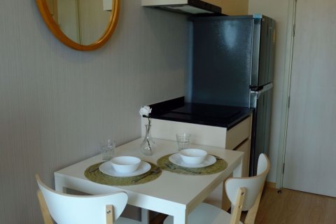 Condominio de 1 dormitorio en Huai Khwang, Bangkok, Tailandia № 76546 - foto 2