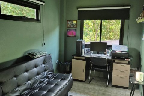 Casa de 5 dormitorios en Surat Thani, Tailandia № 132616 - foto 9