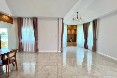Casa de 3 dormitorios en Pattaya, Tailandia № 132618 - foto 7