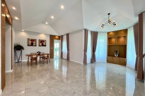 Casa de 3 dormitorios en Pattaya, Tailandia № 132618 - foto 3