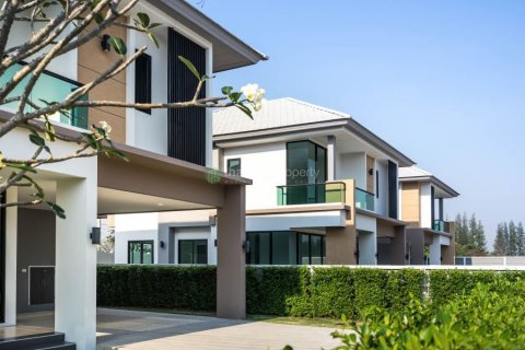 Casa de 3 dormitorios en Hua Hin, Tailandia № 125206 - foto 2
