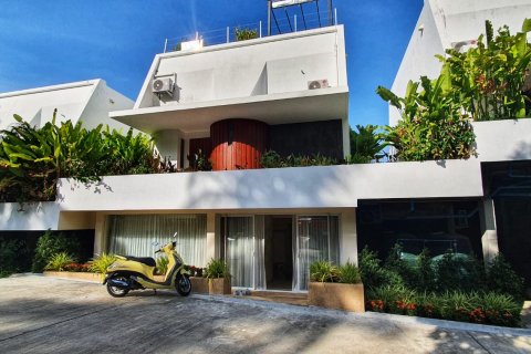 Chalet de 4 dormitorios en Pattaya, Tailandia № 101338 - foto 28