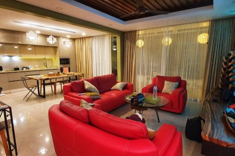Chalet de 4 dormitorios en Pattaya, Tailandia № 101338 - foto 3