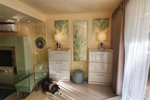 Chalet de 4 dormitorios en Pattaya, Tailandia № 101338 - foto 12
