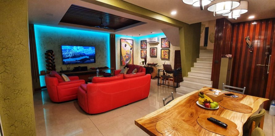 Chalet de 4 dormitorios en Pattaya, Tailandia № 101338