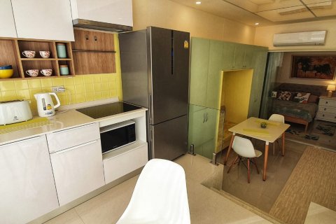 Chalet de 4 dormitorios en Pattaya, Tailandia № 101338 - foto 17