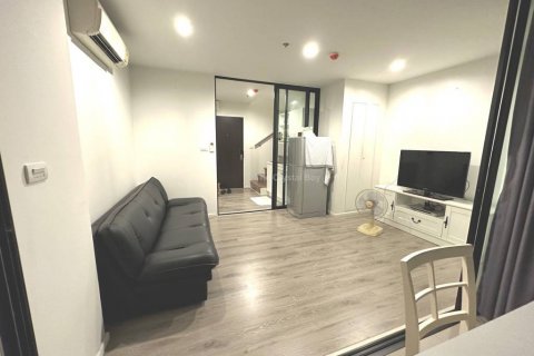 Dúplex de 2 dormitorios en Samut Prakan, Tailandia № 132717 - foto 2
