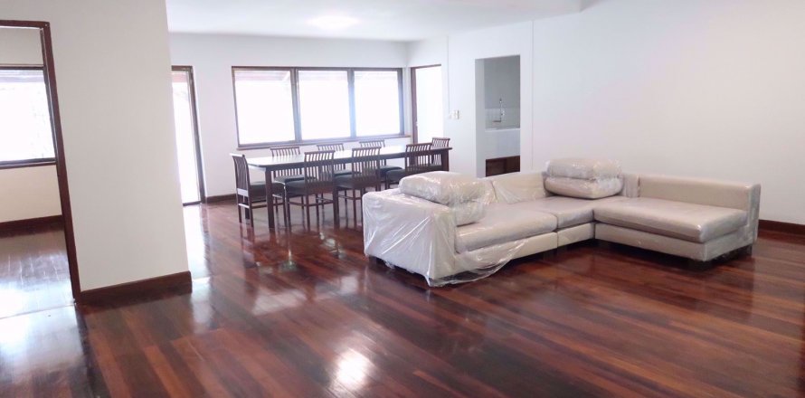 Casa de 3 dormitorios en Chatuchak, Bangkok, Tailandia № 77166