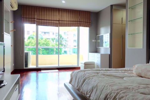 Condominio de 2 dormitorios en Watthana, Bangkok, Tailandia № 77162 - foto 10