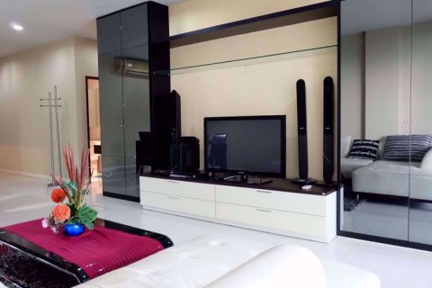 Condominio de 2 dormitorios en Watthana, Bangkok, Tailandia № 77162 - foto 2