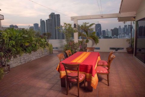 Ático de 3 dormitorios en Khlong Toei, Bangkok, Tailandia № 77164 - foto 7