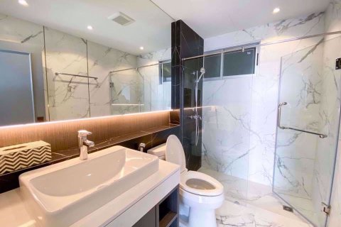 Condominio de 2 dormitorios en Bang Na, Bangkok, Tailandia № 77027 - foto 9
