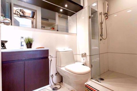 Condominio de 1 dormitorio en Huai Khwang, Bangkok, Tailandia № 77024 - foto 11