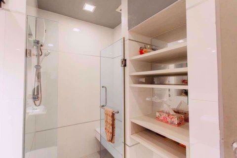 Condominio de 1 dormitorio en Huai Khwang, Bangkok, Tailandia № 77024 - foto 10