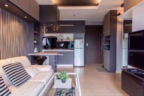 Condominio de 1 dormitorio en Huai Khwang, Bangkok, Tailandia № 77024 - foto 6