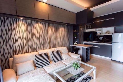 Condo à Huai Khwang, Bangkok, Thaïlande, 1 chambre  № 77024