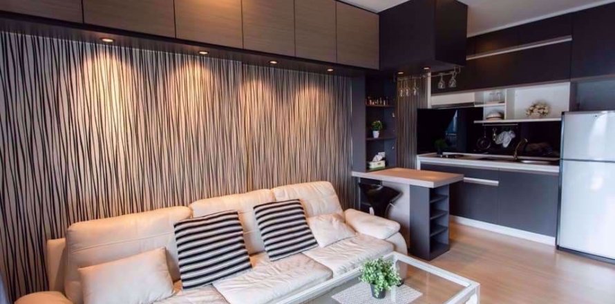 Condominio de 1 dormitorio en Huai Khwang, Bangkok, Tailandia № 77024