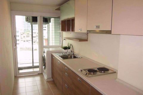 Condominio de 2 dormitorios en Khlong San, Bangkok, Tailandia № 77026 - foto 6