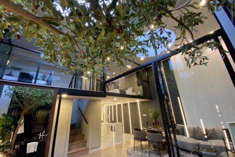 Condominio de 3 dormitorios en Bangkok, Tailandia № 143057