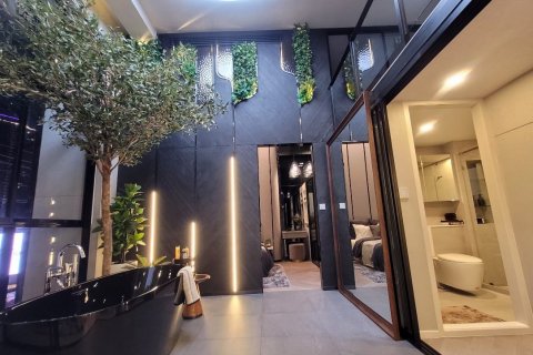 Condominio de 3 dormitorios en Bangkok, Tailandia № 143057 - foto 11