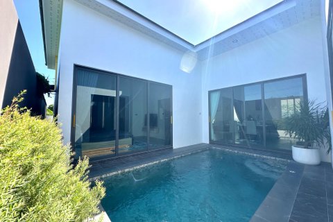 Casa de 3 dormitorios en Chon Buri, Tailandia № 102911 - foto 10