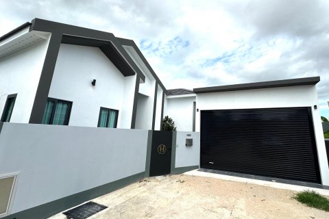 Casa de 3 dormitorios en Chon Buri, Tailandia № 102911 - foto 6
