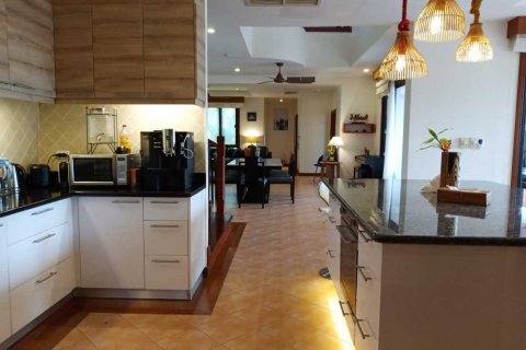 Casa de 4 dormitorios en Bang Tao, Tailandia № 102919 - foto 7