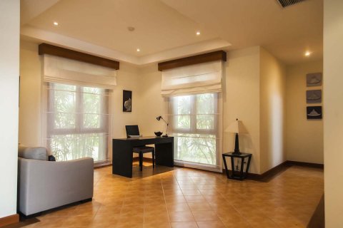 Casa de 4 dormitorios en Bang Tao, Tailandia № 102919 - foto 9
