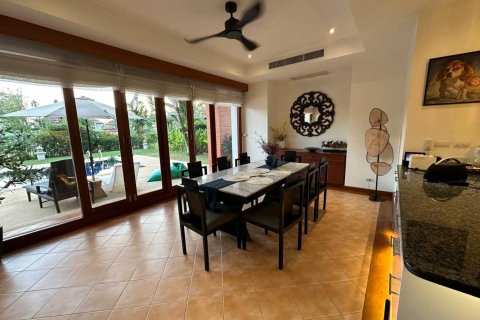 Casa de 4 dormitorios en Bang Tao, Tailandia № 102919 - foto 2