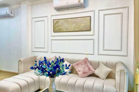 Casa de 4 dormitorios en Pattaya, Tailandia № 124411 - foto 4