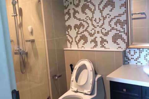 Condominio de 2 dormitorios en Huai Khwang, Bangkok, Tailandia № 76633 - foto 12