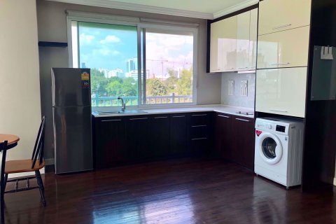 Condominio de 2 dormitorios en Huai Khwang, Bangkok, Tailandia № 76633 - foto 5