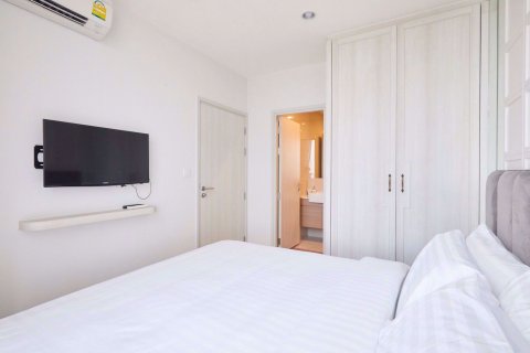 Condominio de 2 dormitorios en Huai Khwang, Bangkok, Tailandia № 76631 - foto 5