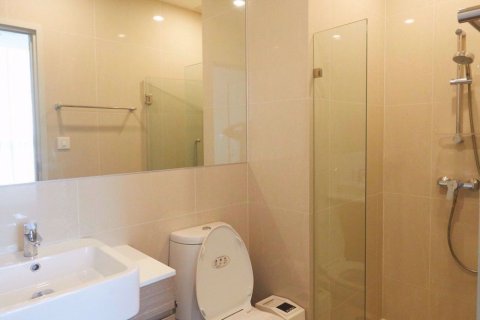 Condominio de 2 dormitorios en Huai Khwang, Bangkok, Tailandia № 76631 - foto 7